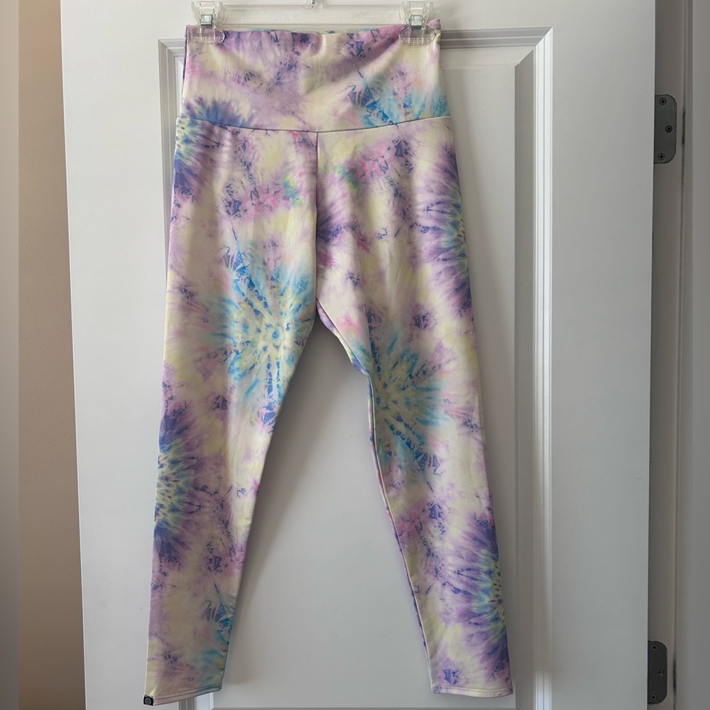 Onzie Size M/L leggings tie dye.